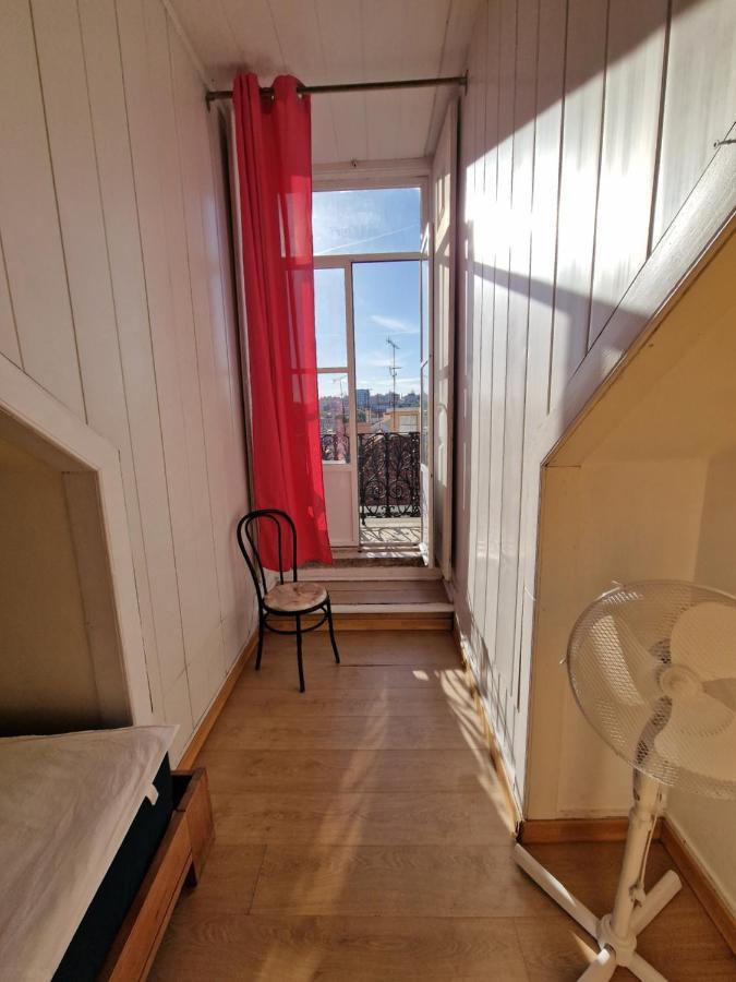 Single Room with Shared Bathroom