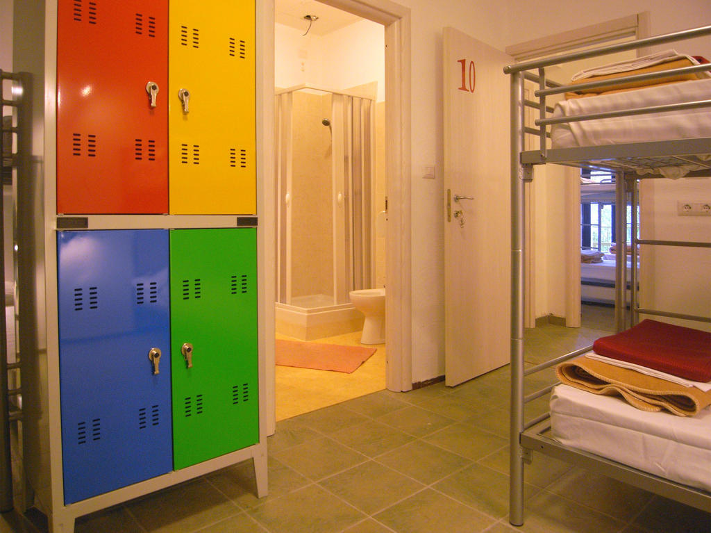 Bed 3-Bed Female Dormitory Room,137786412:JPEG