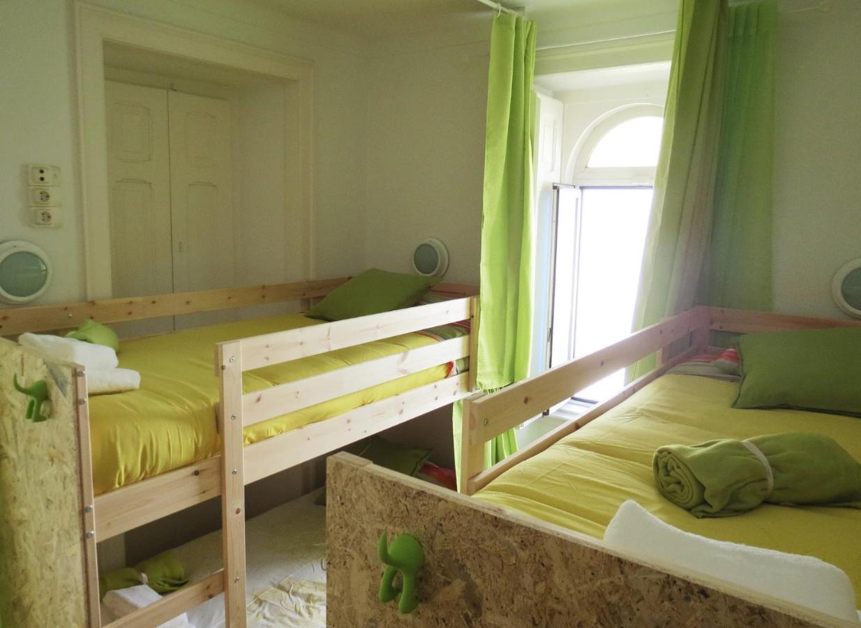 Bed 8-Bed Mixed Dormitory Room