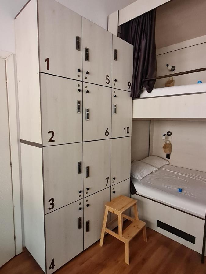 Bed 8-Bed Mixed Dormitory Room,1403325464:JPEG