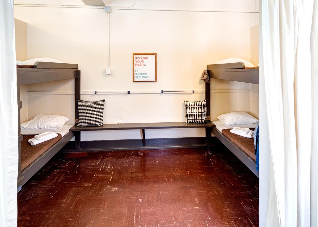Single Bed Male Dormitory Room,942853120:JPEG