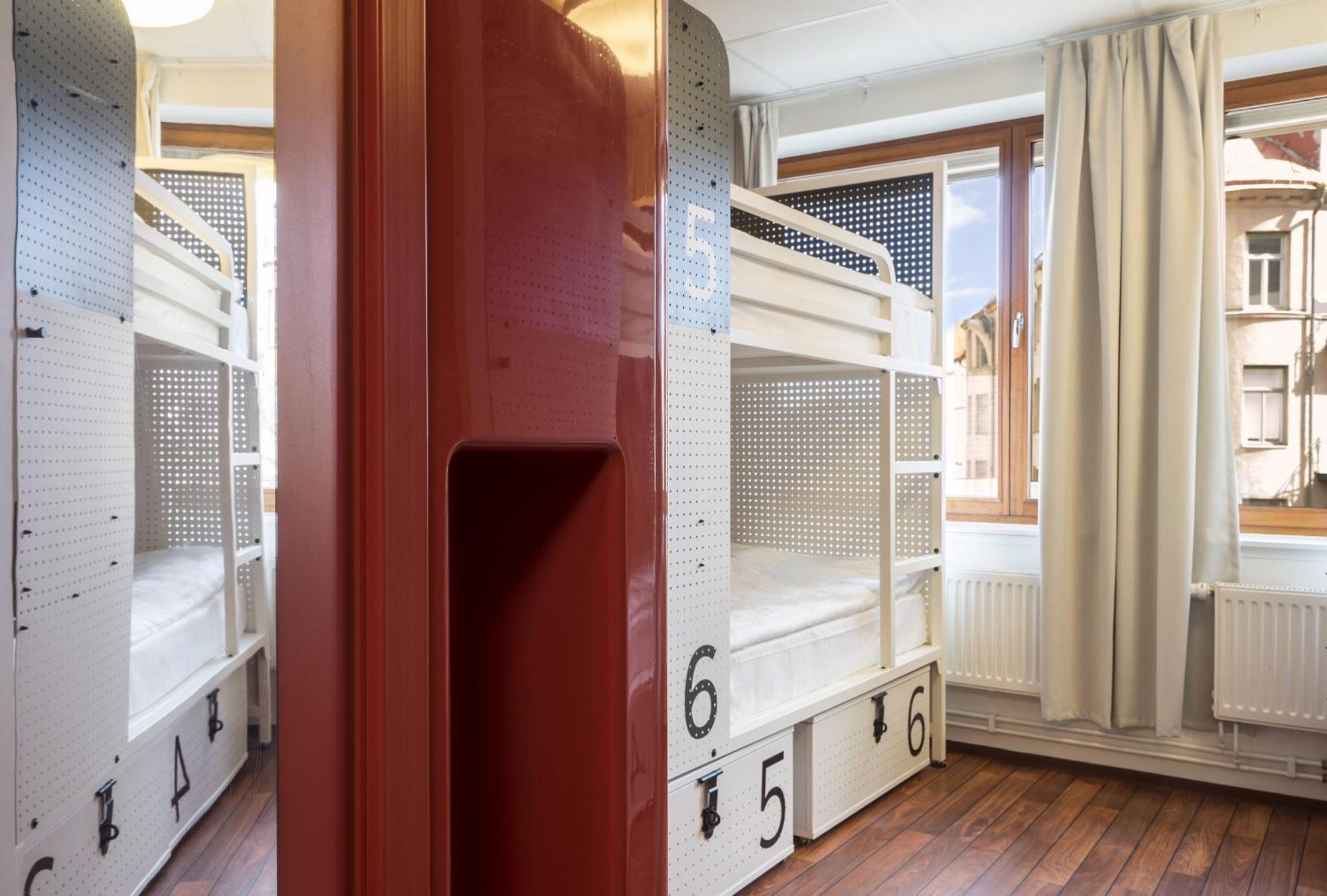 6-Bed Mixed Dormitory Room private Bathroom