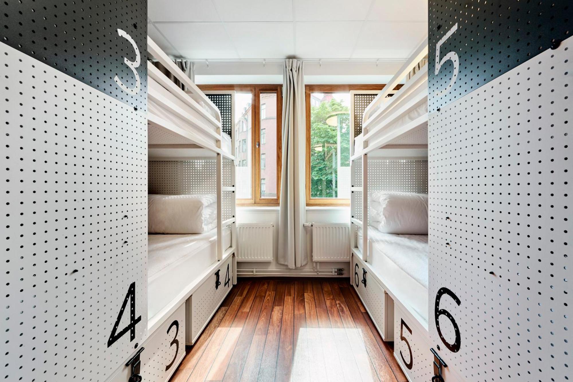 6-Bed Mixed Dormitory Room private Bathroom