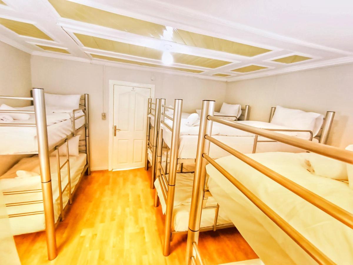 Bed in Male Dormitory Room,1469182484:JPEG