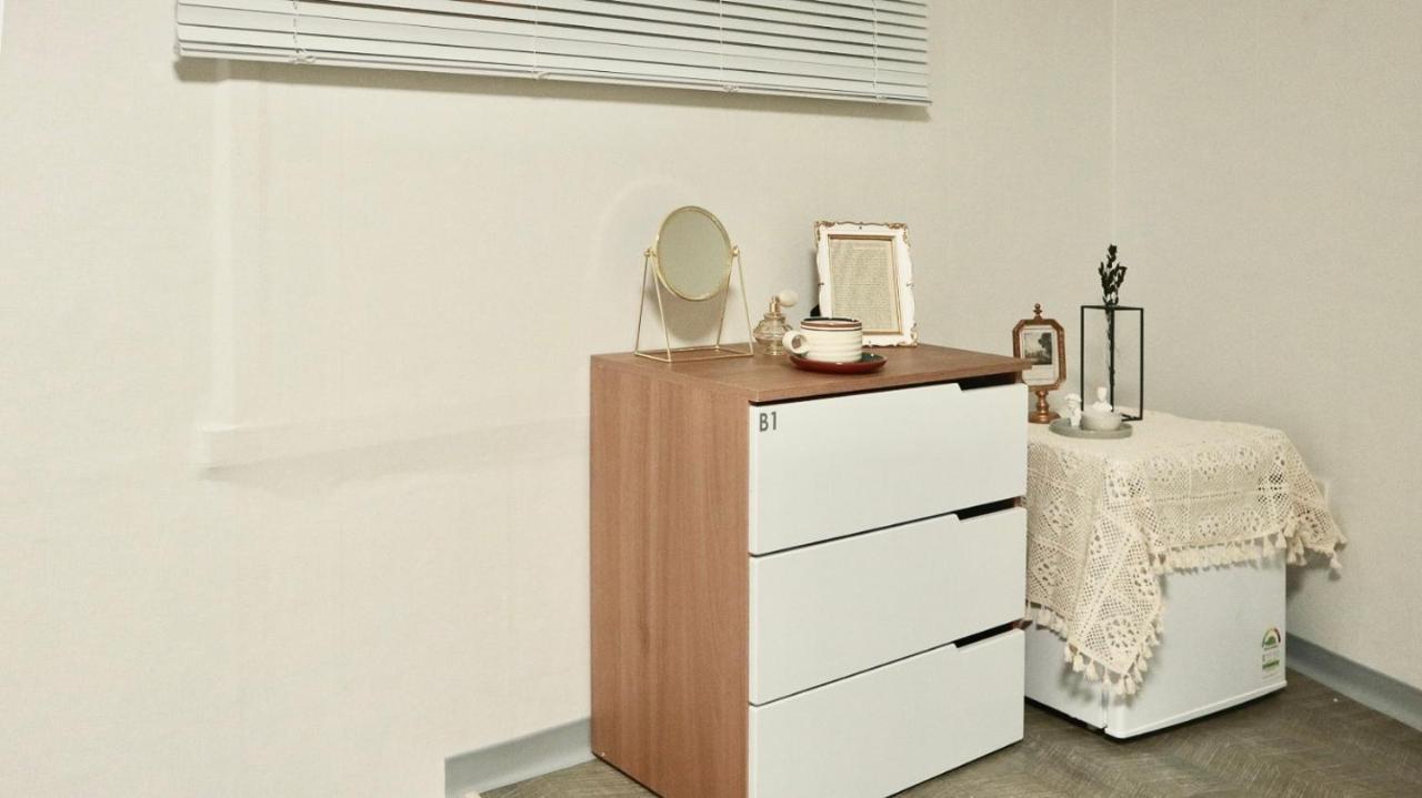 Single Room Shared Shower Toilet,1480415606:JPEG
