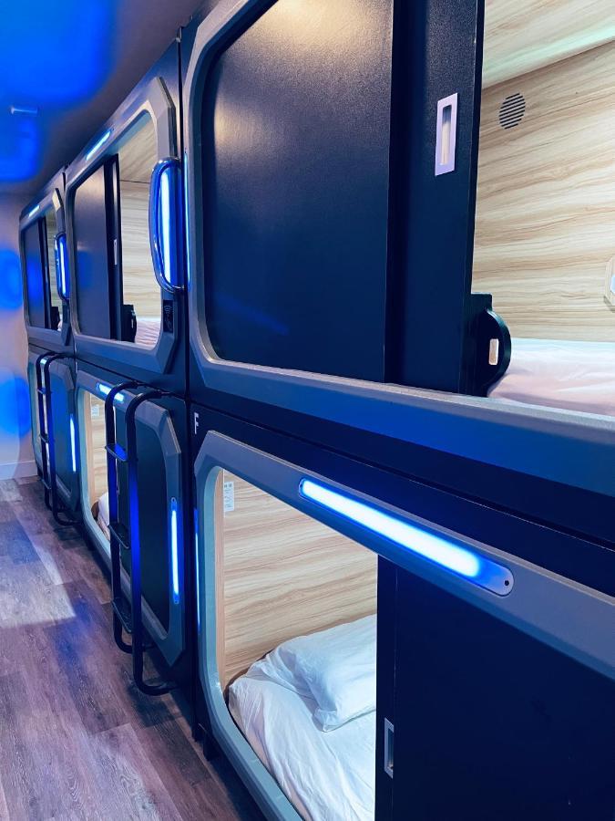 1 BED IN A 6 BED FEMALE LUXURY POD PVT SHOWER