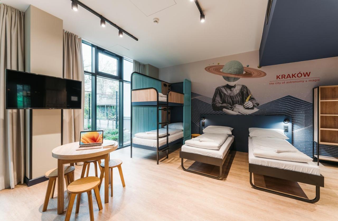 6-Bed Room