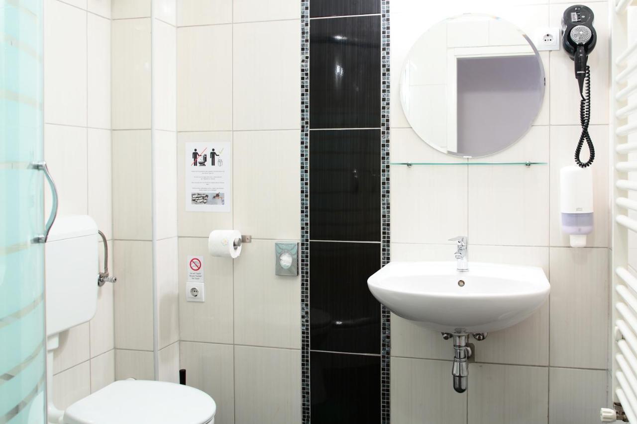 Double Room with Private Bathroom,1498909168:JPEG