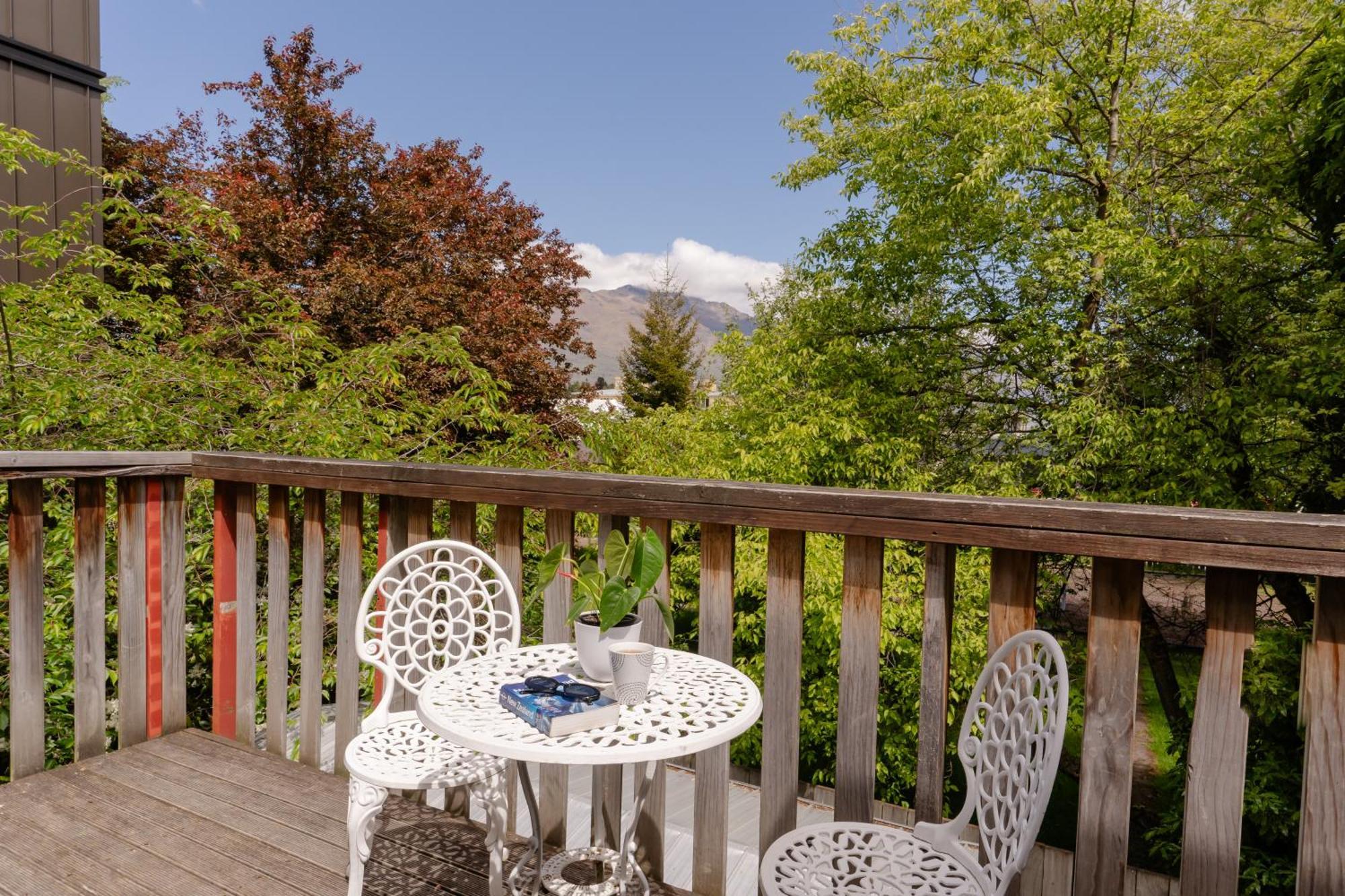 One-Bedroom Apartment,1499660461:JPEG