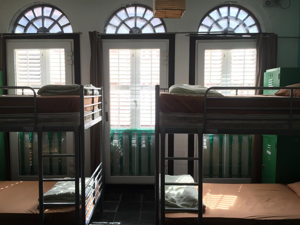 Single Bed in Mixed Dormitory Room
