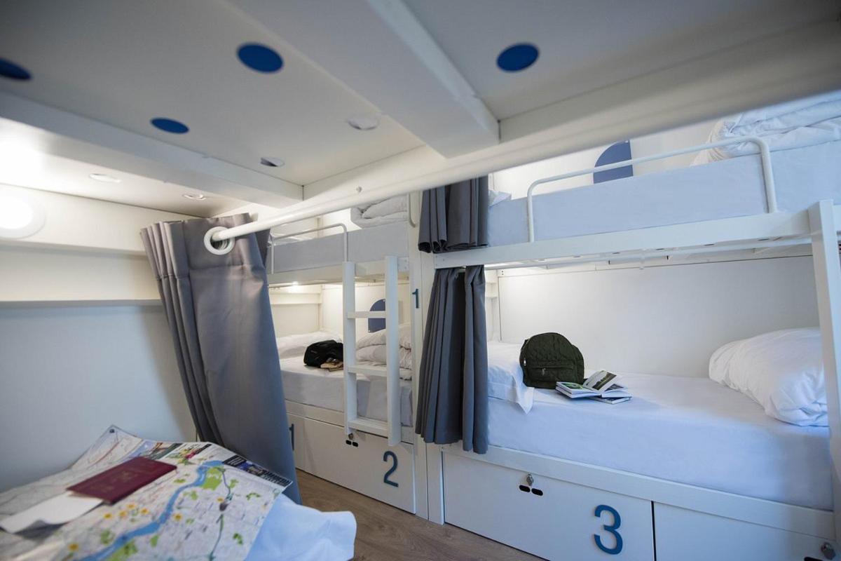 Bed 8-Bed Female Dormitory Room