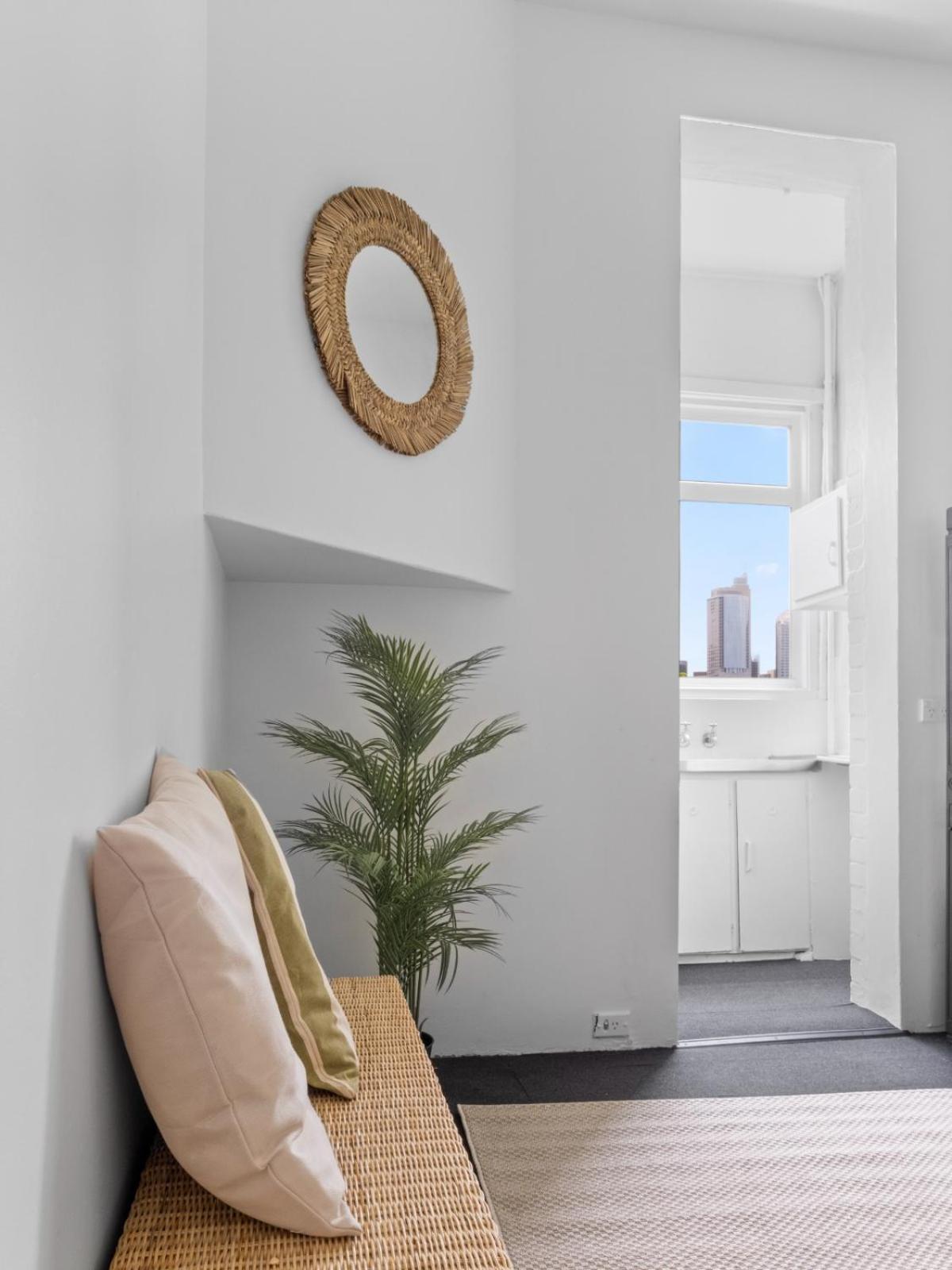 Private Room for 2 People with Harbour Bridge View