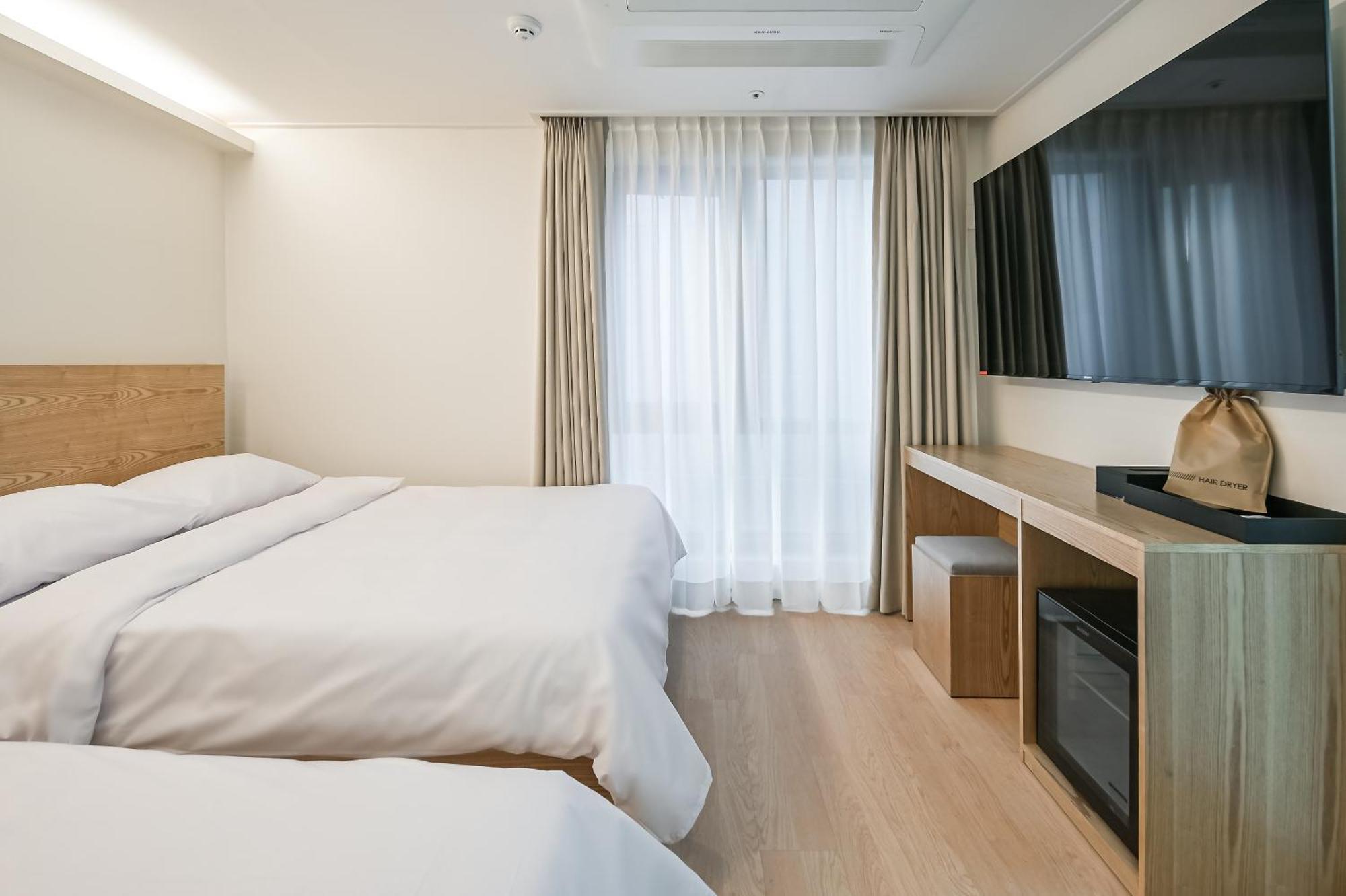 Deluxe Family Room,1514966794:JPEG