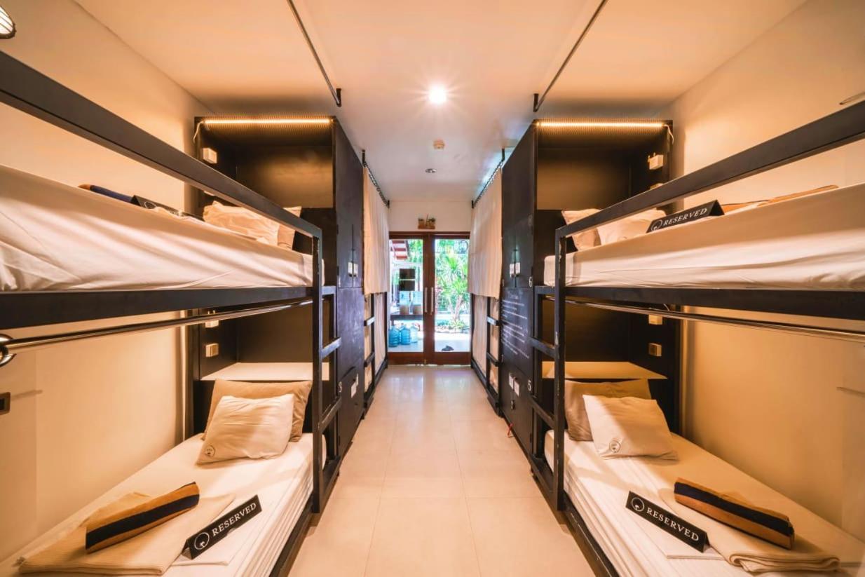 Bed in 8-Bed Mixed Dormitory Garden En-suite