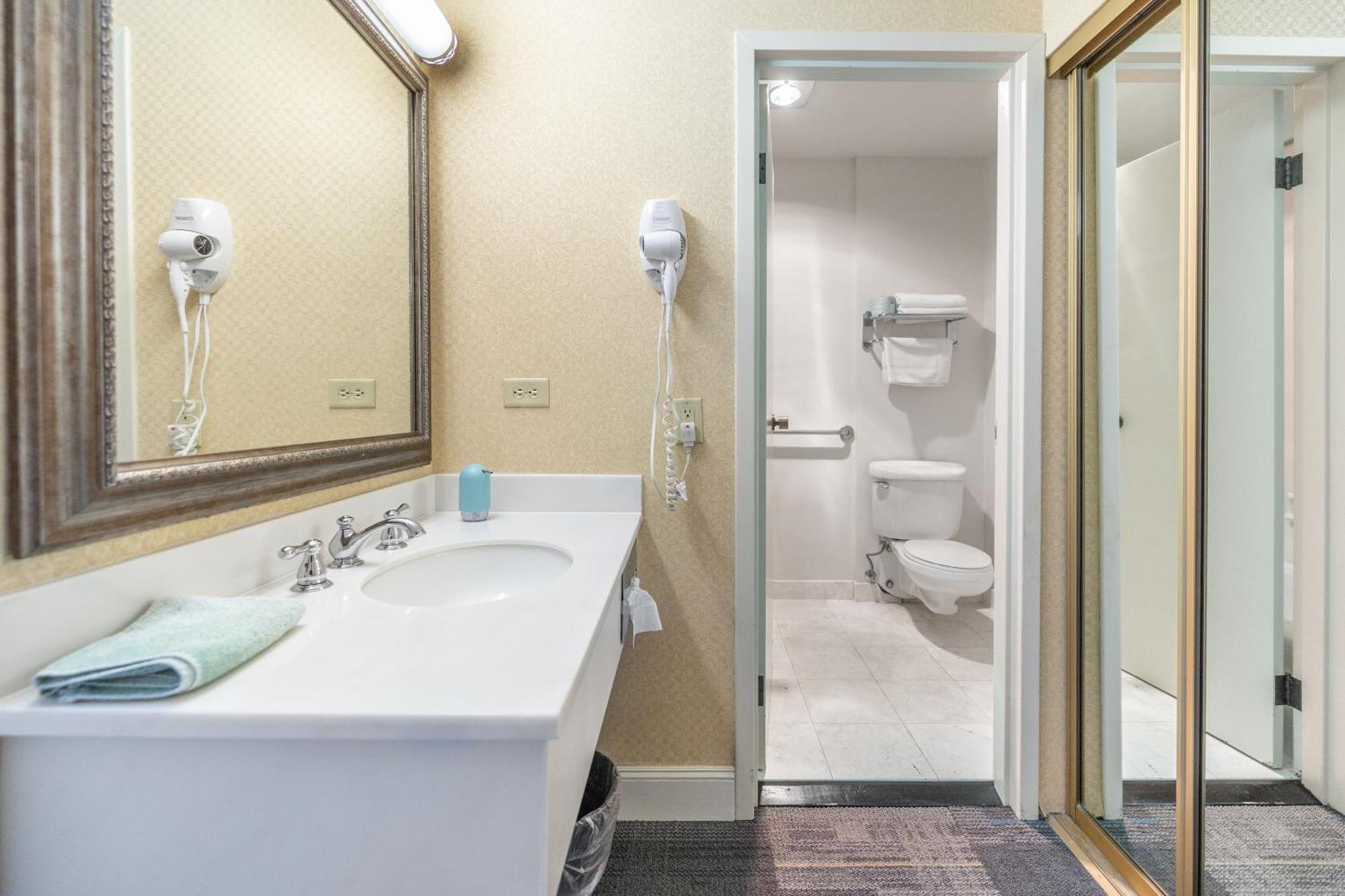 Double or Twin Room with Bathroom