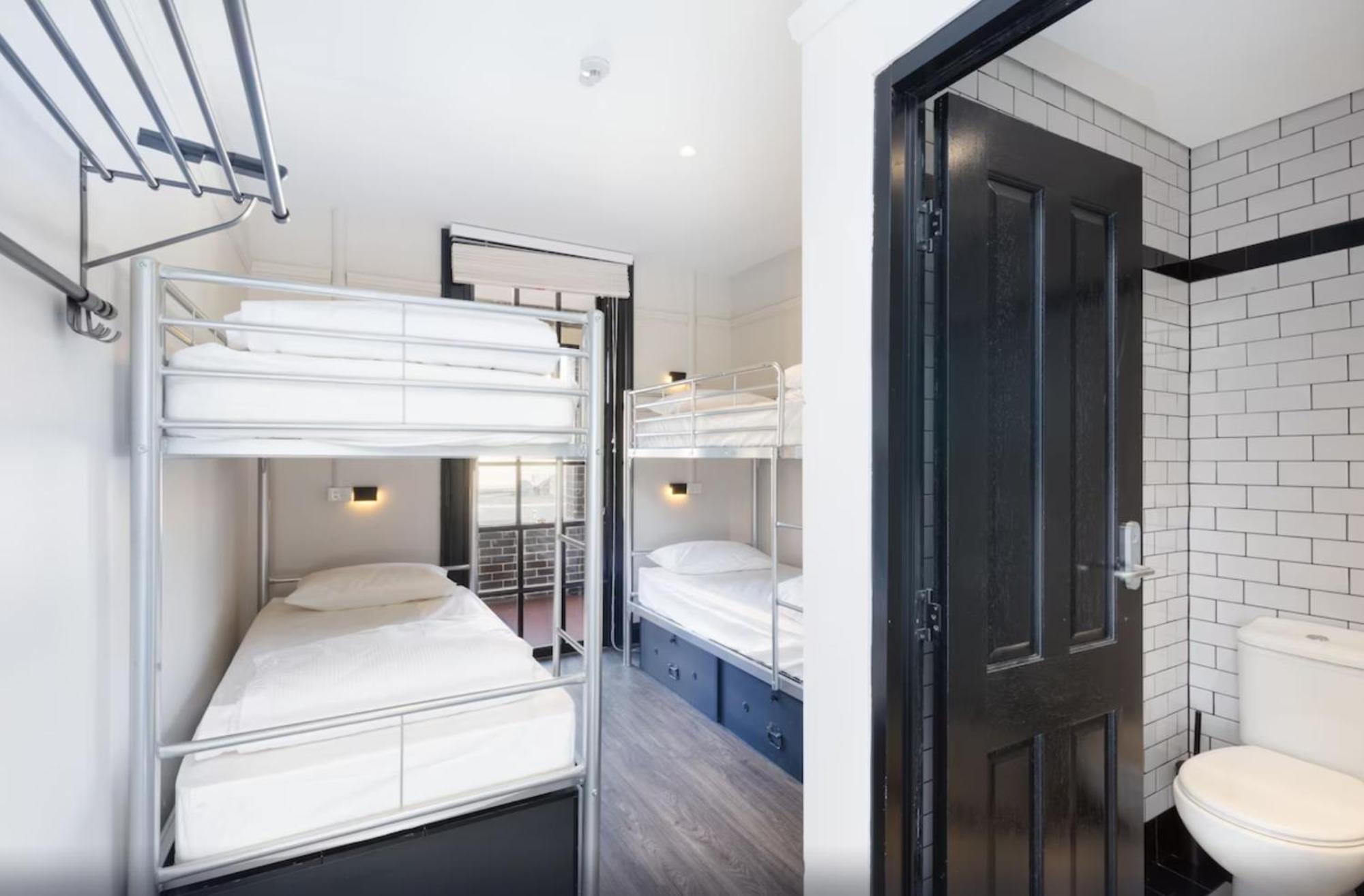 Bed in 4-Bed Mixed Dormitory Room with Private Bathroom,1544707612:JPEG