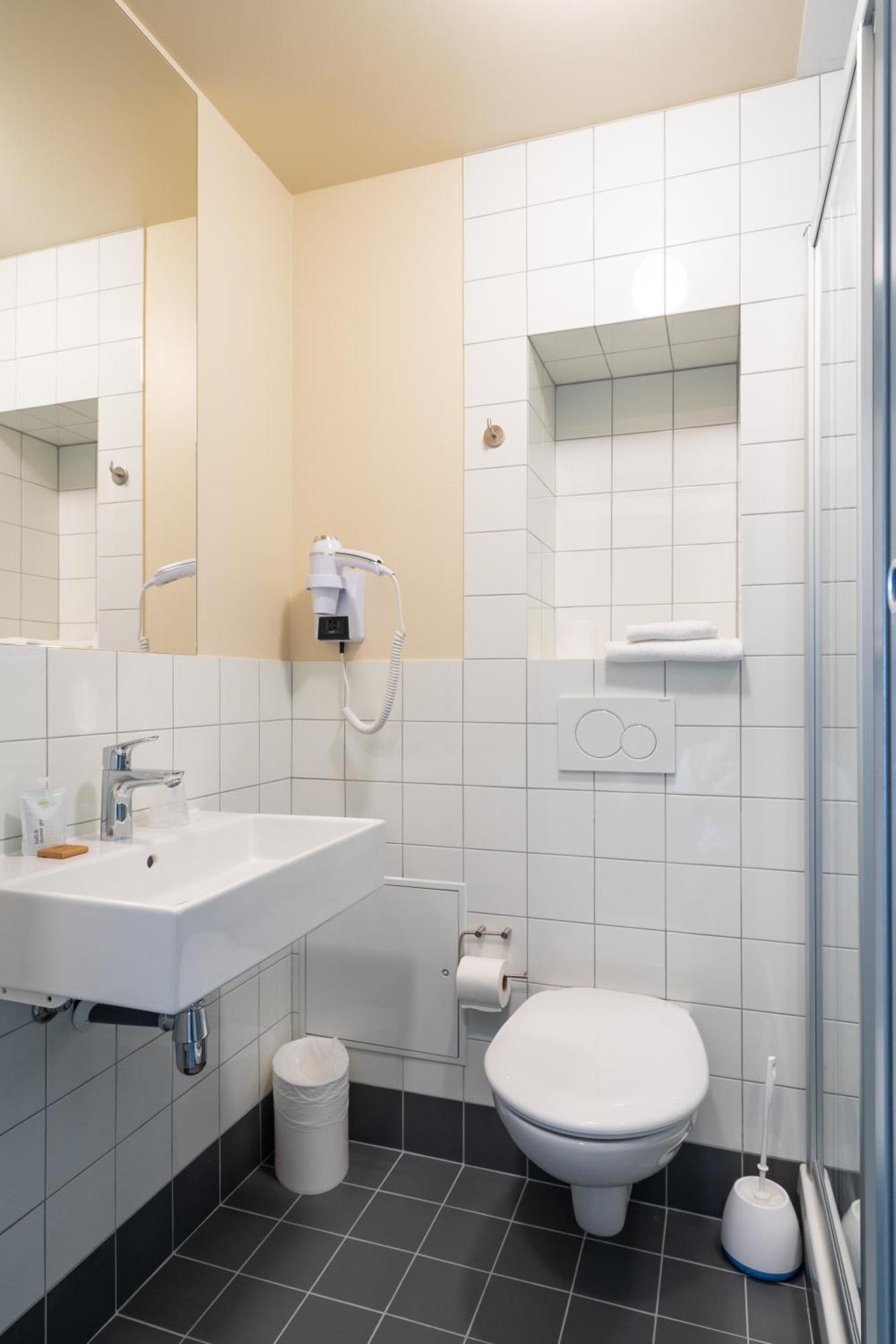 Superior Twin Room,1542751762:JPEG