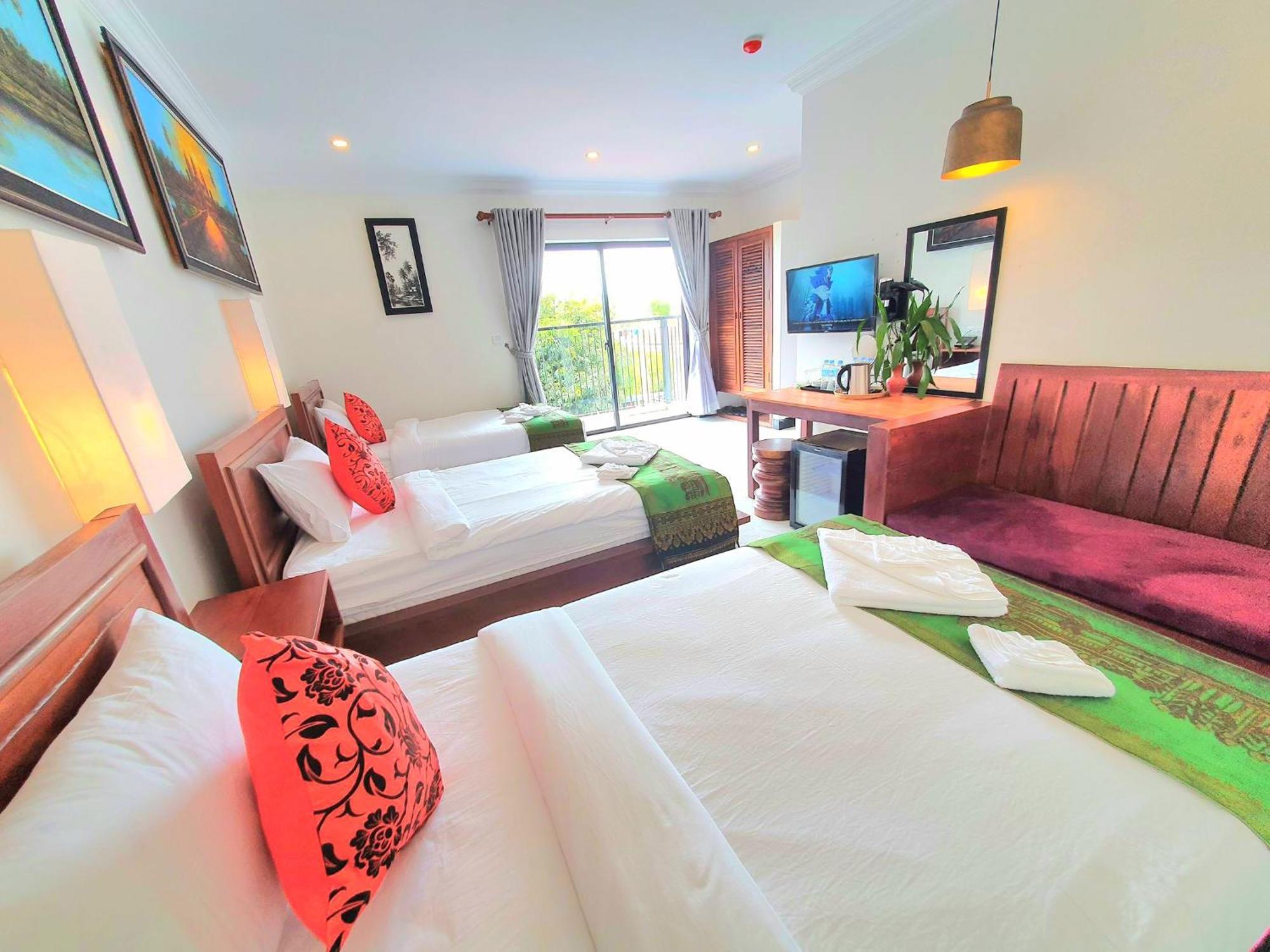 Deluxe Triple Room Balcony