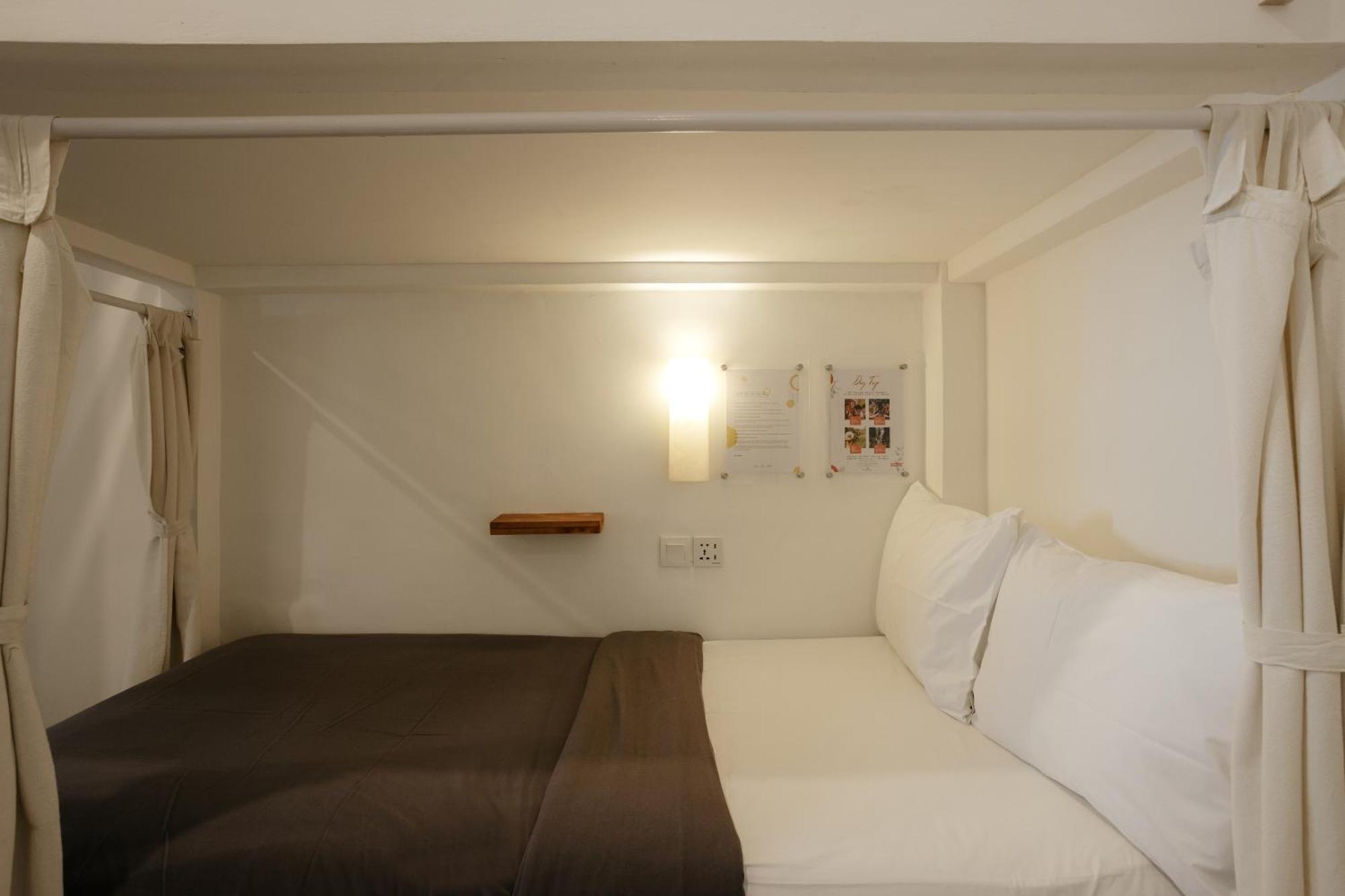 Lombok Bed 6-Bed Mixed Dormitory Room