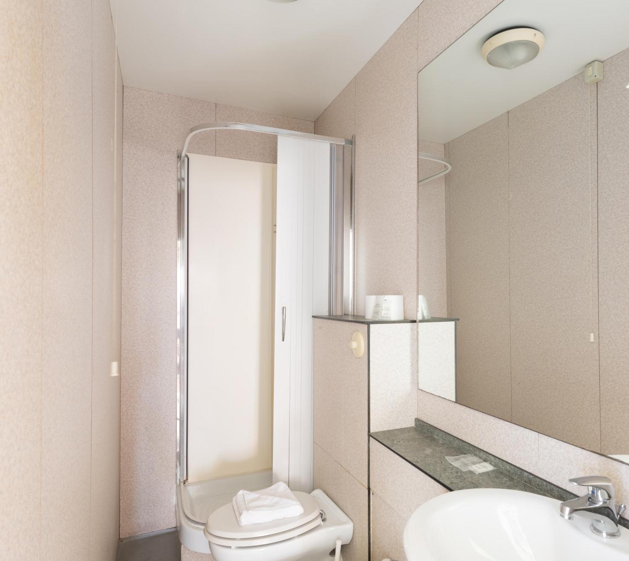 Basic Triple Room