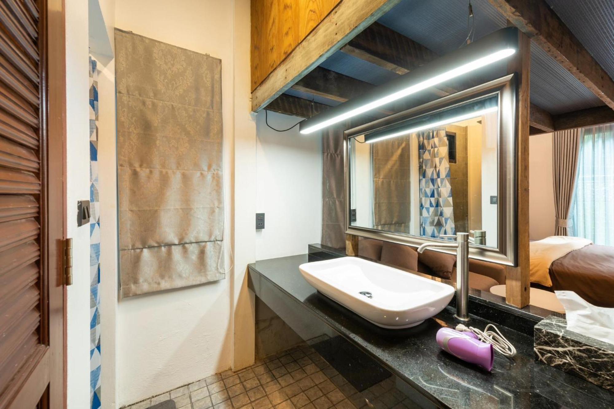 Family Room with Private Bathroom,1553702971:JPEG