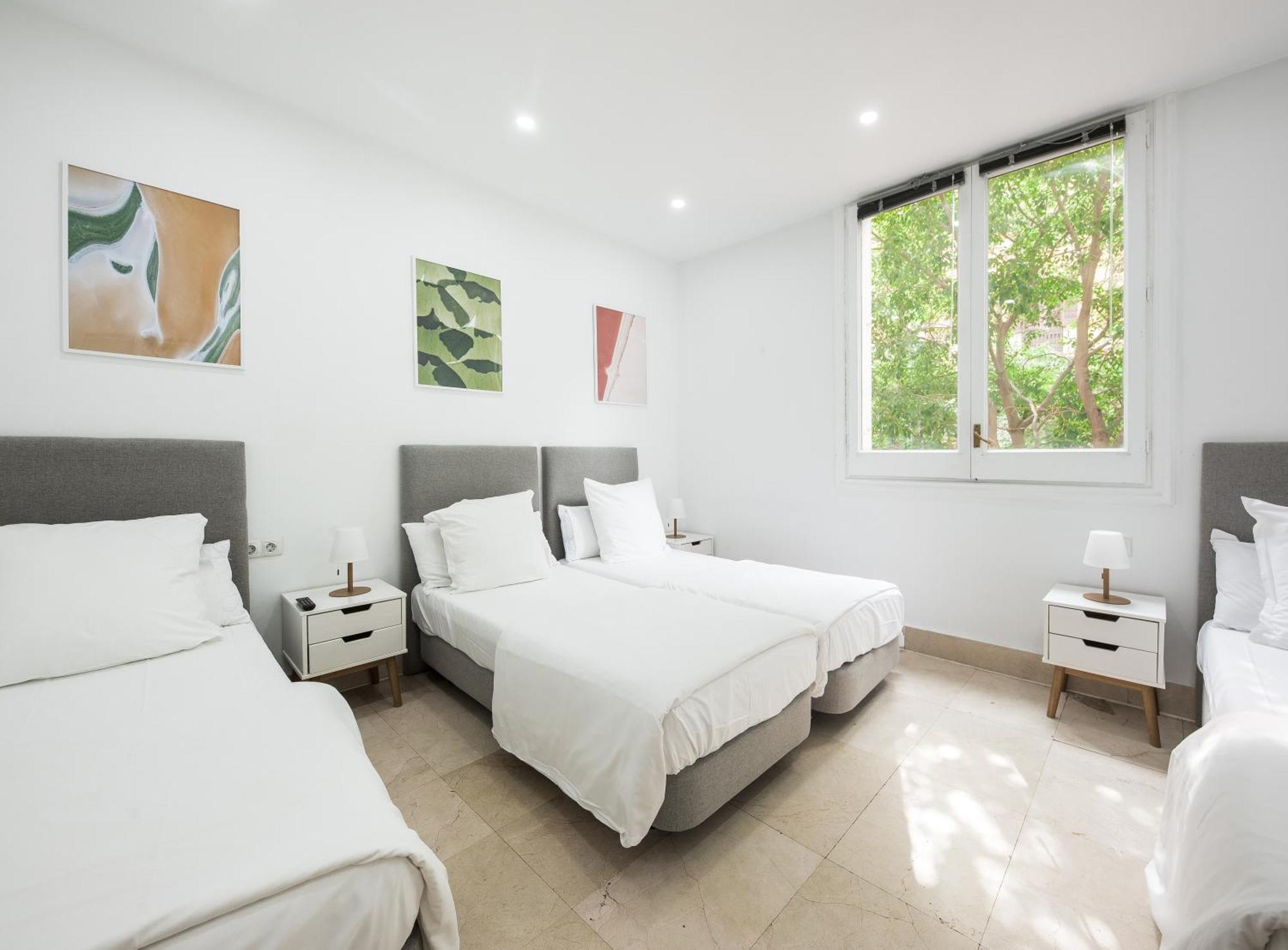 Quadruple Room with Private Bathroom