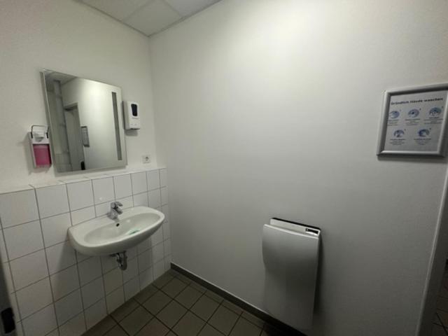 Seng på blandet 4-sengssovesal - med fælles badeværelse på samme etage