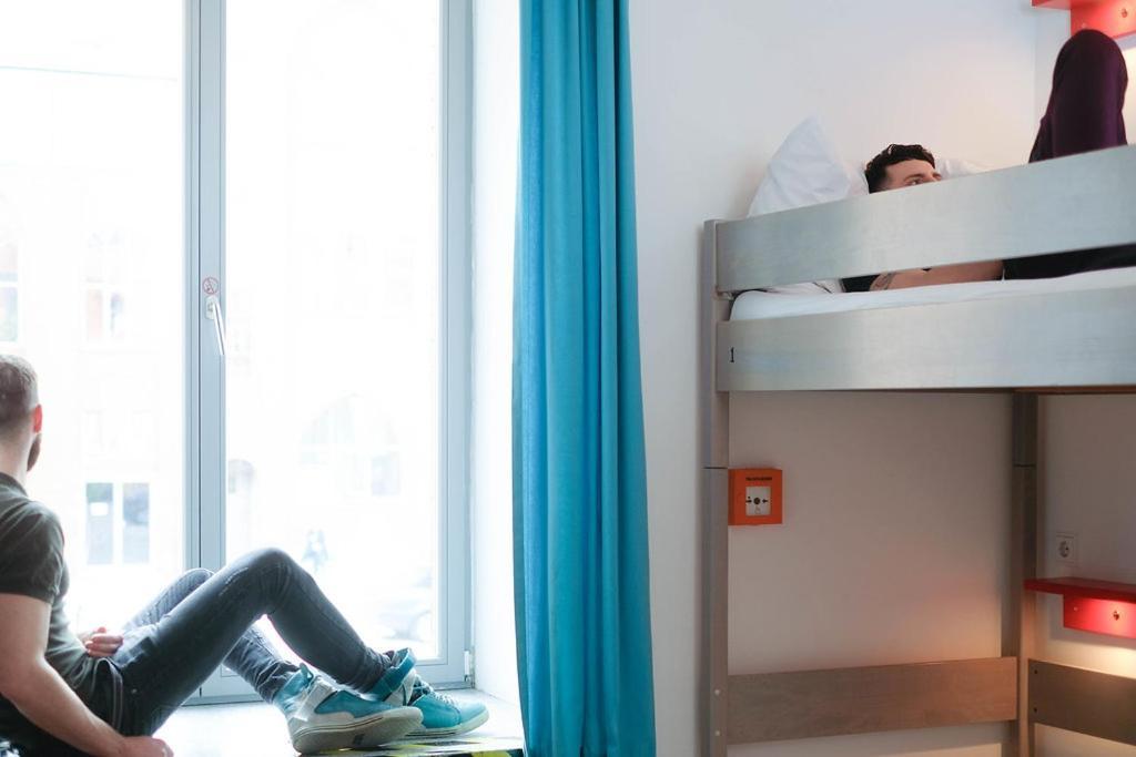 Single Bed Mixed Dormitory Room 8 Beds on Floor,1555264099:JPEG