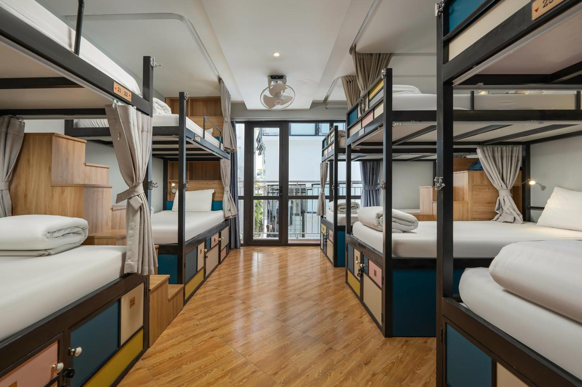Bed in12-Bed Mixed Dormitory Room,1555639276:JPEG
