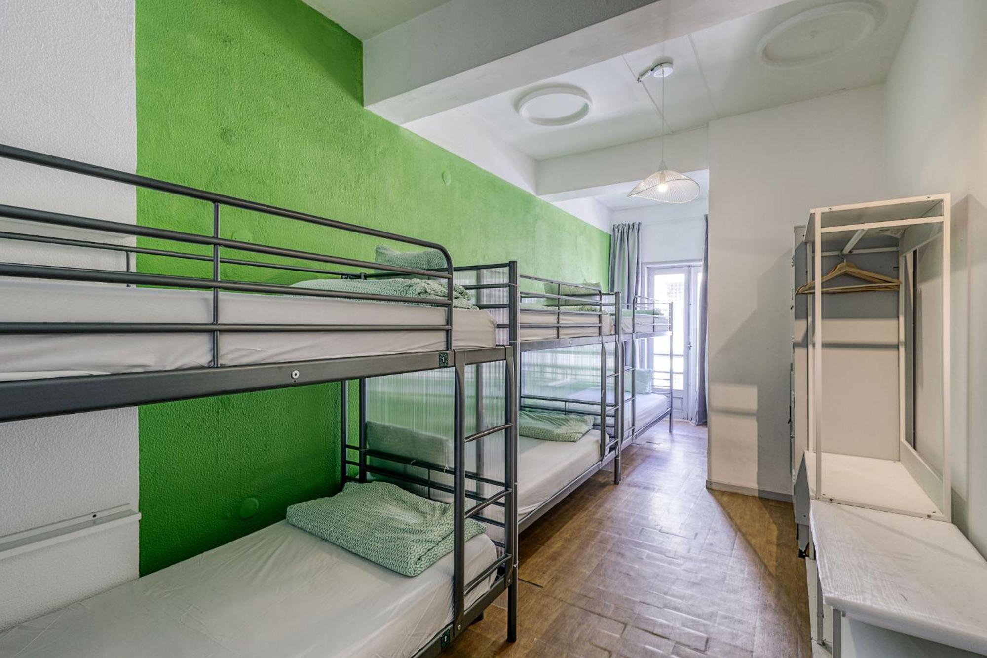 Single Bed 6-Bed Dormitory Room