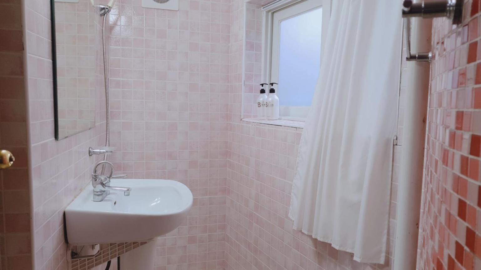 Single Room Bathroom