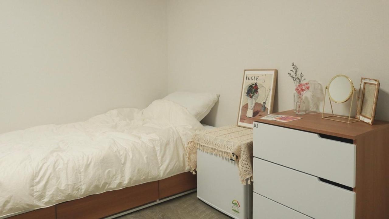 Single Room Bathroom