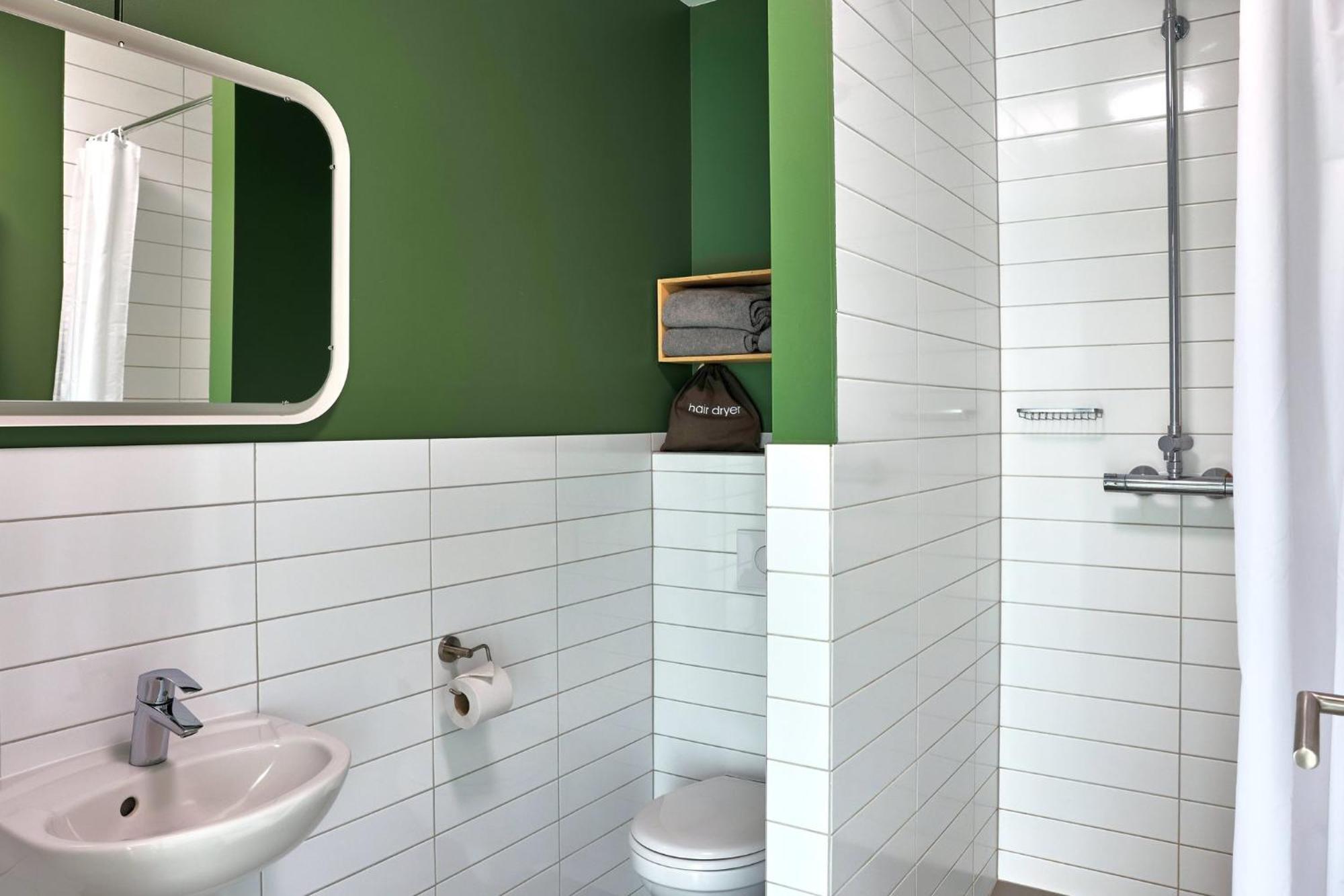 Double or Twin Room Private Bathroom