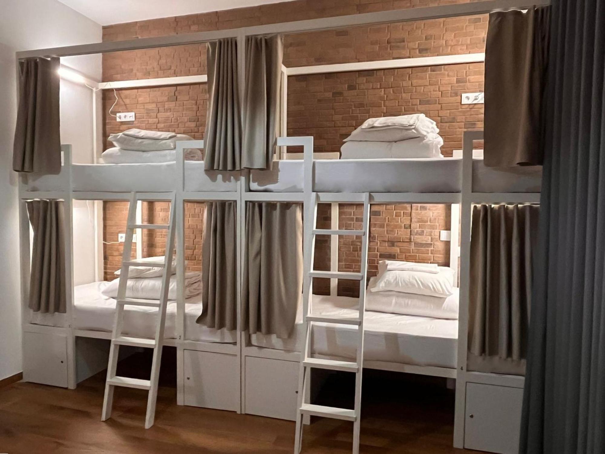 Bed 8-Bed Mixed Dormitory Room