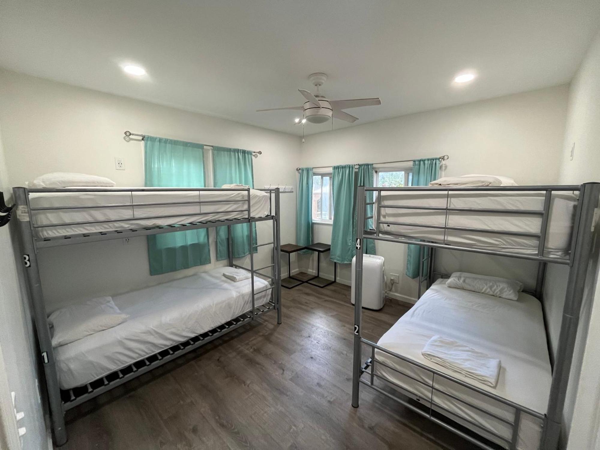 Bed 4-Bed Female Dormitory Room,1590384532:JPEG