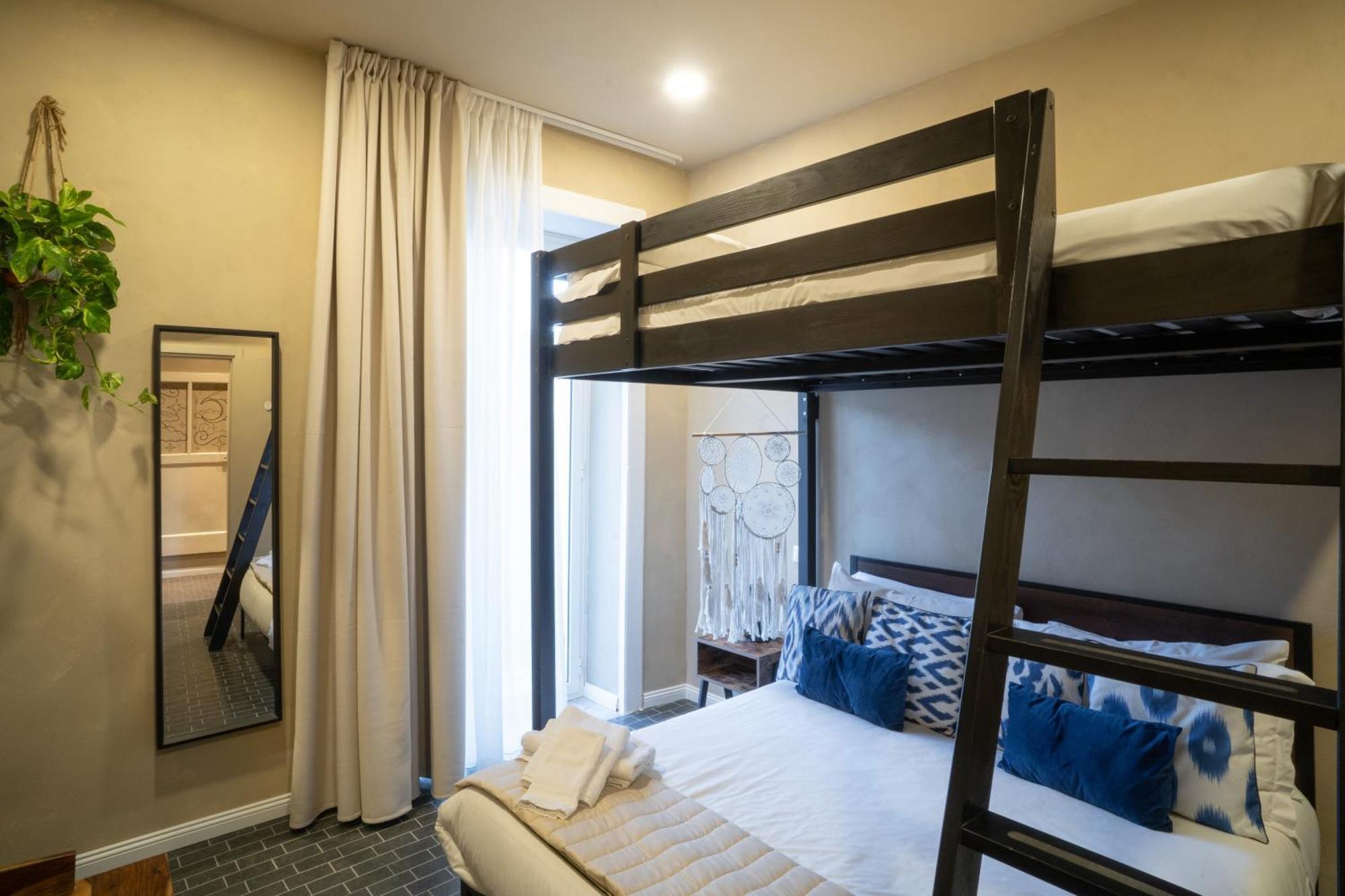 Family Room,1586922313:JPEG