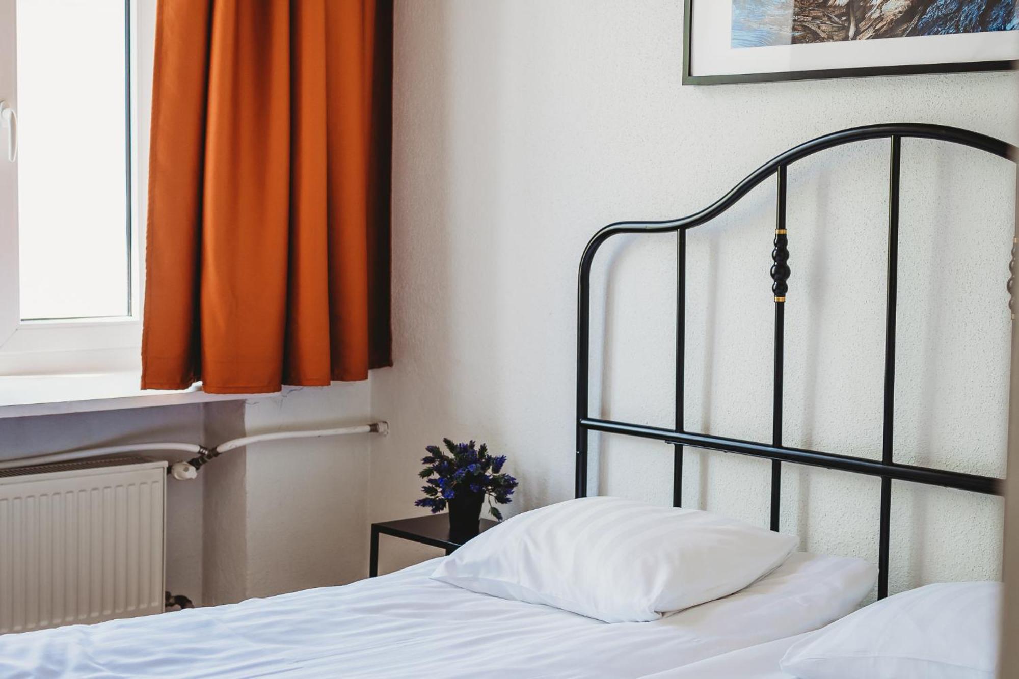 Twin Room Ensuite,1587508345:JPEG