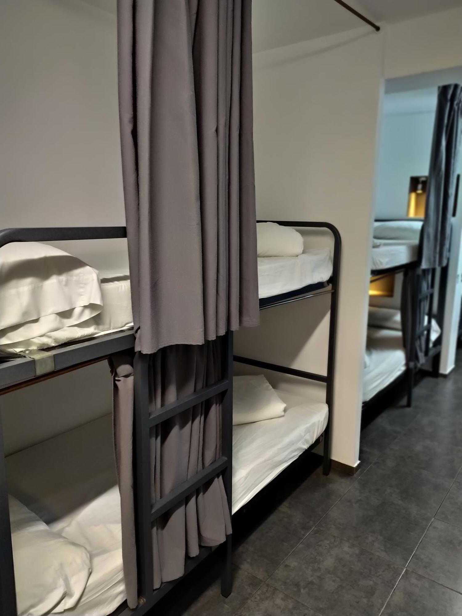 Bed 8-Bed Mixed Dormitory Room