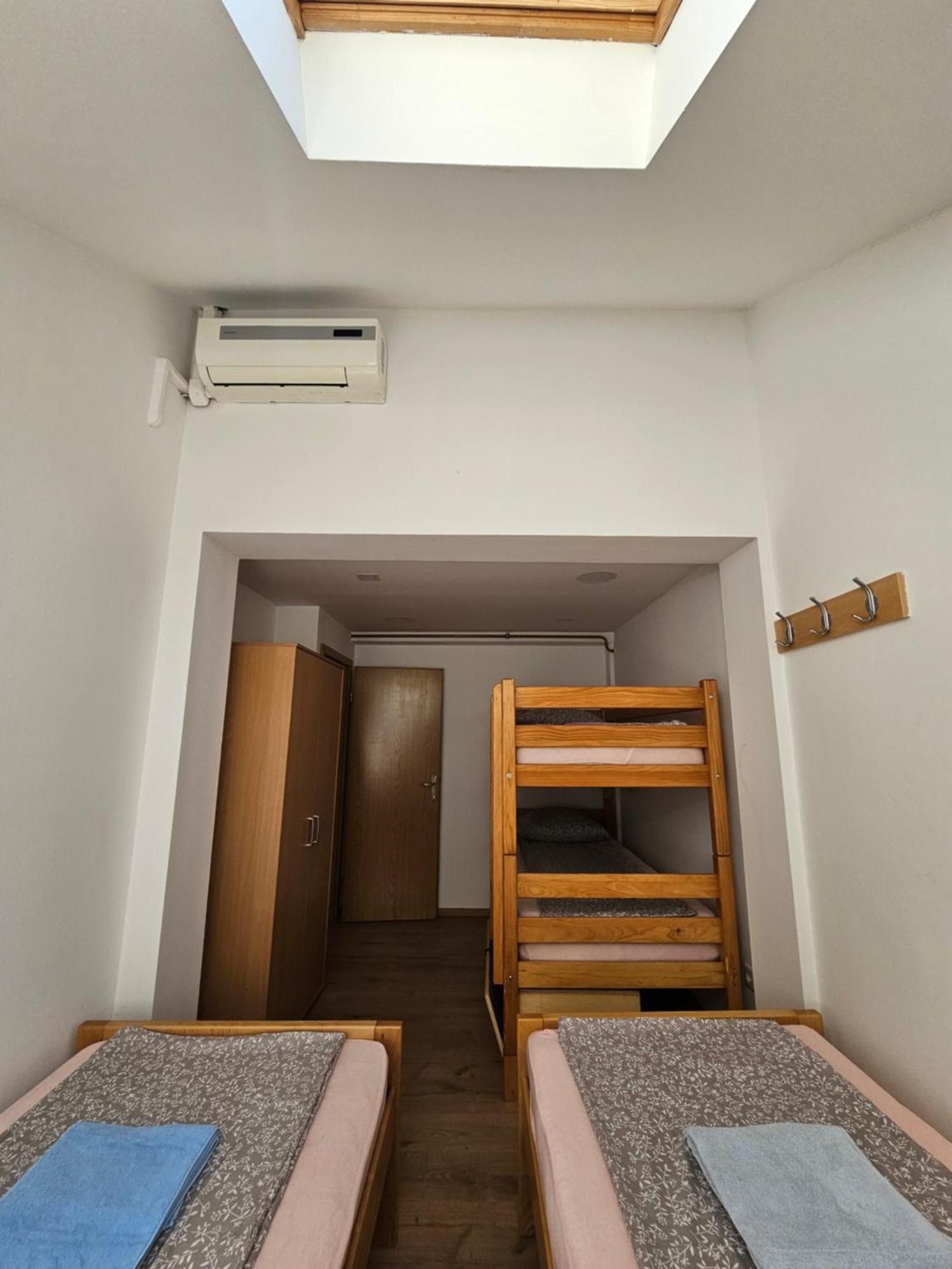 Bed 4-Bed Mixed Dormitory Room