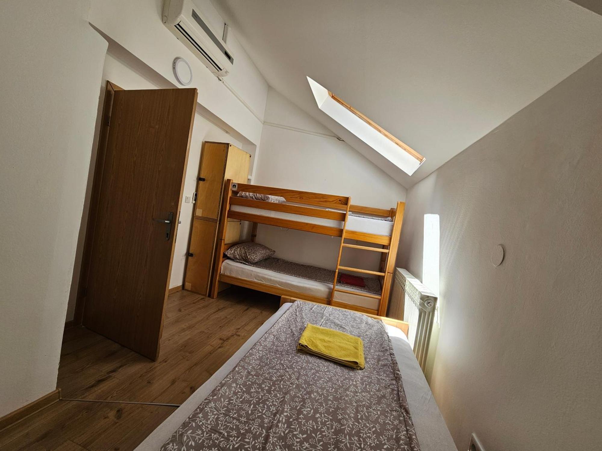 Bed 4-Bed Mixed Dormitory Room