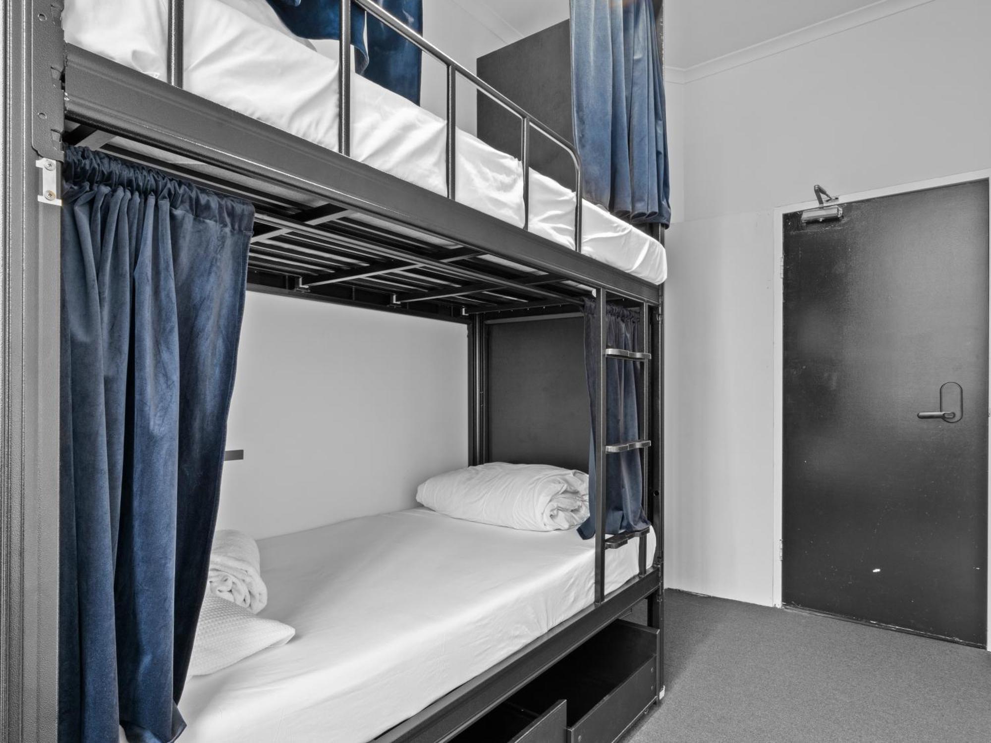 Private Room for 2 People (Shared Bathroom)