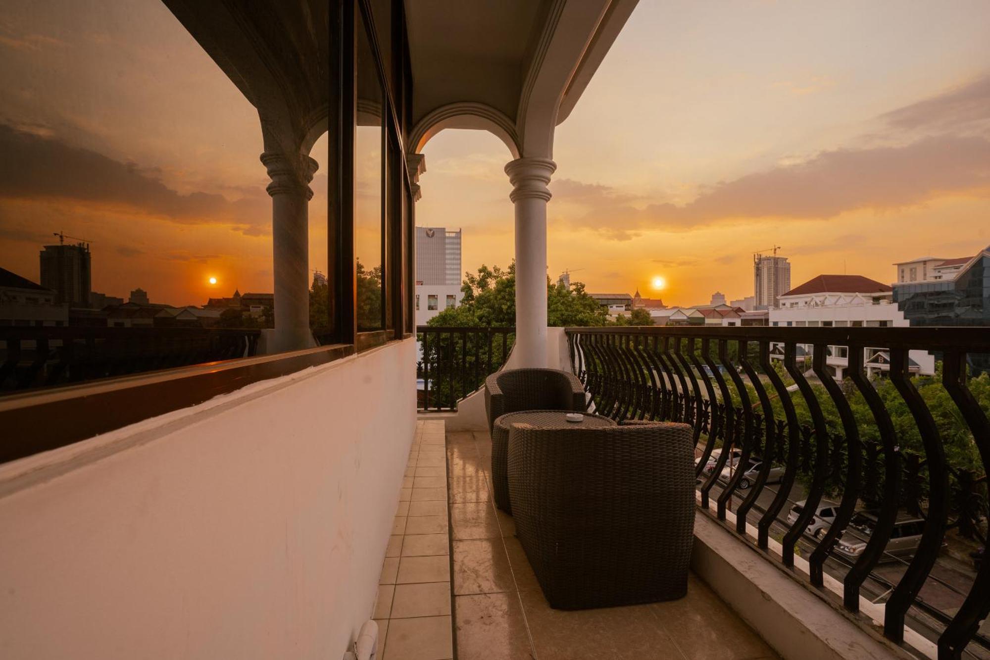 Double or Twin Room Pool View