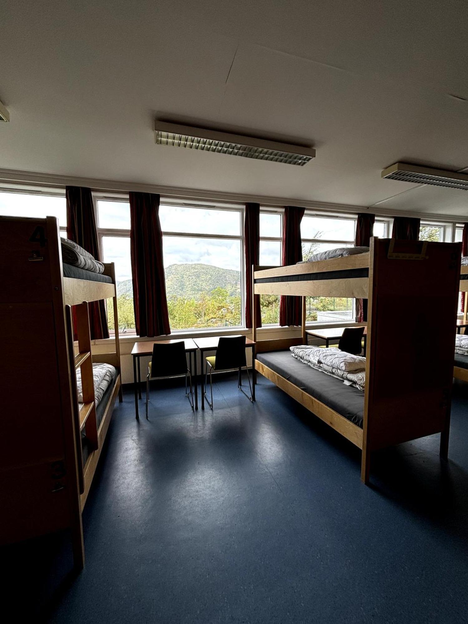 Bed 18-Bed Mixed Dormitory Room