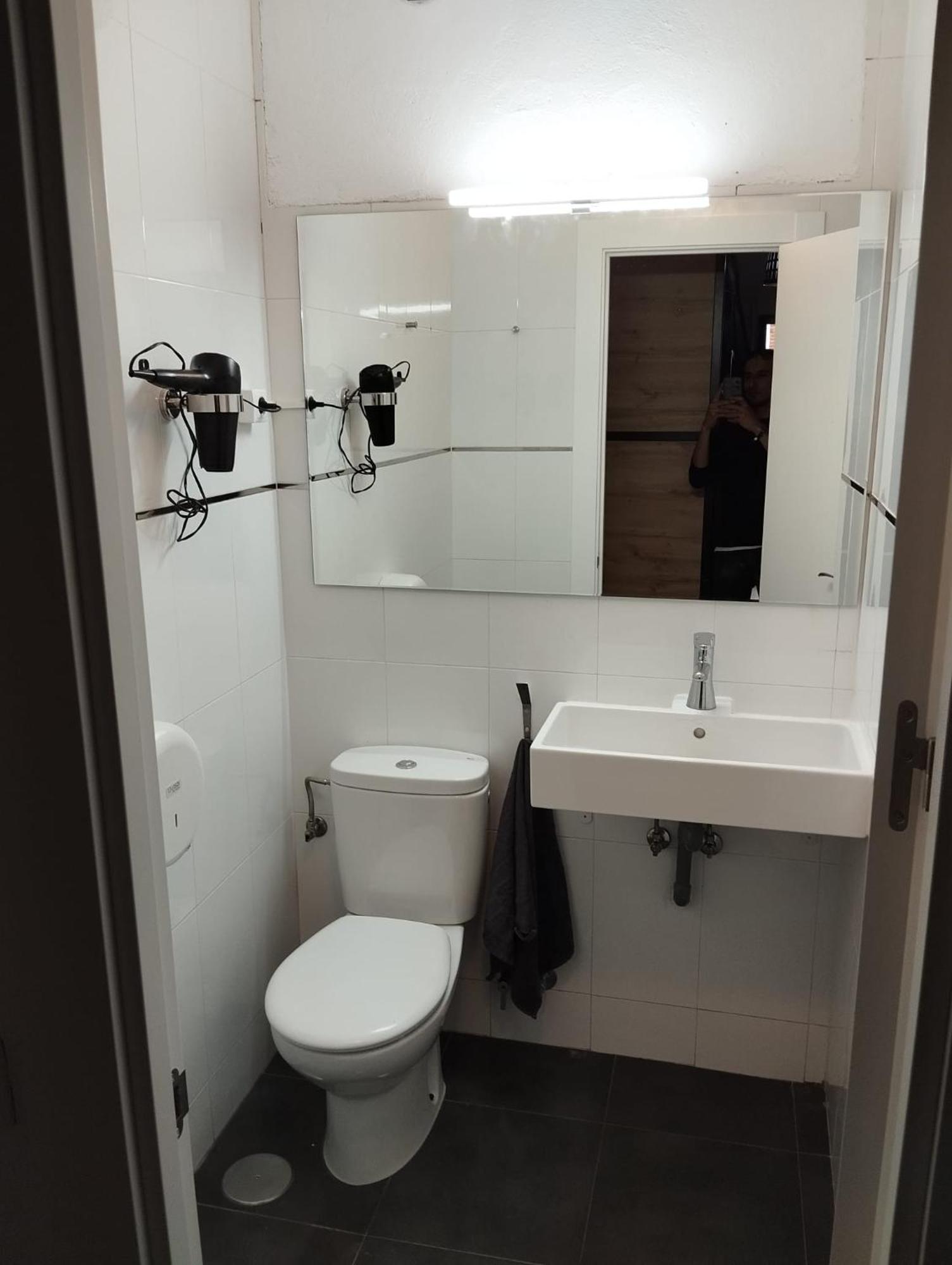 Twin Room with Private Bathroom,1622166574:JPEG