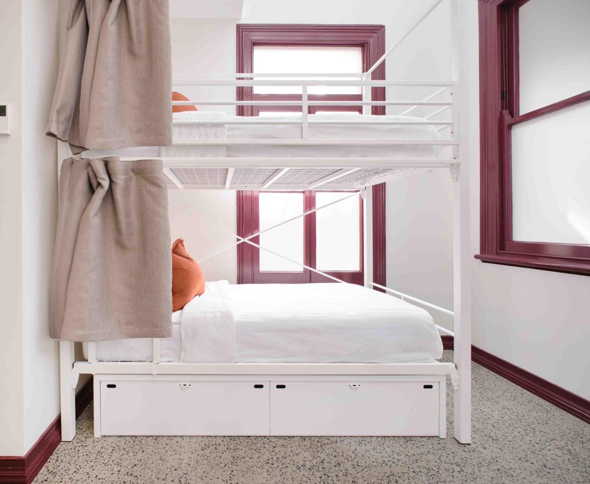Bed 4 Bed Ensuite Dorm,1613677304:JPEG