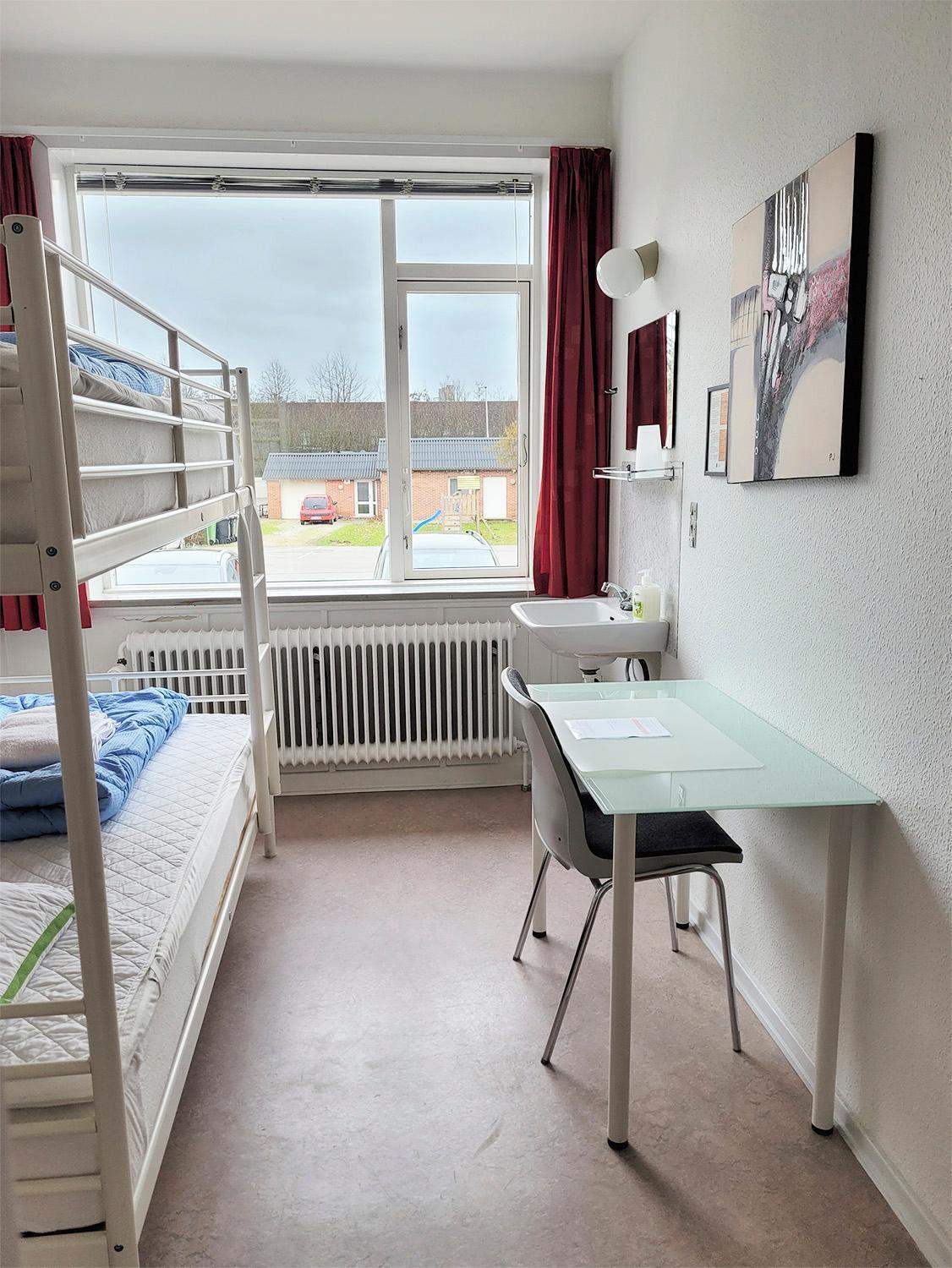 Twin Room,1613678961:JPEG