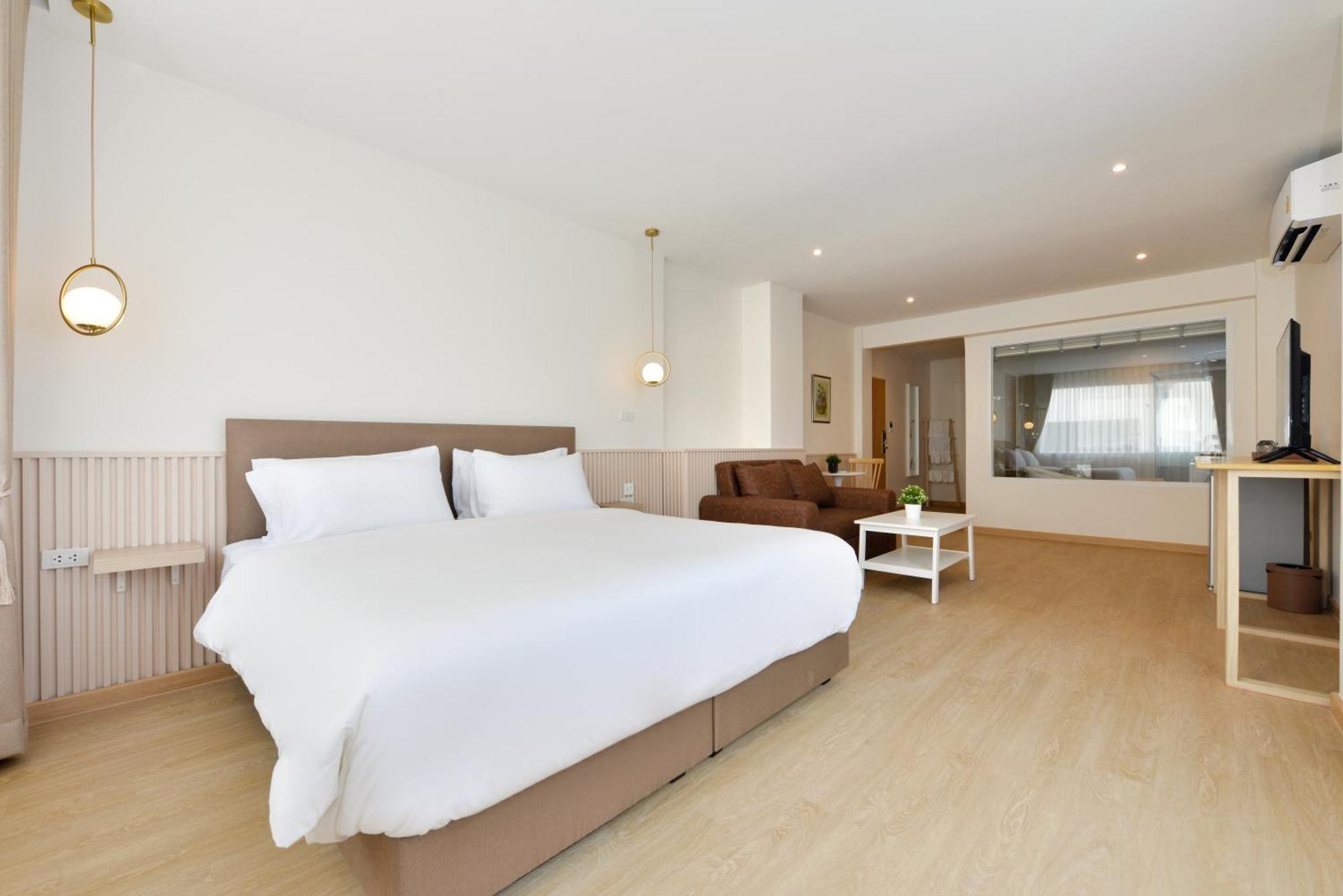 Deluxe King Room,1616555161:JPEG