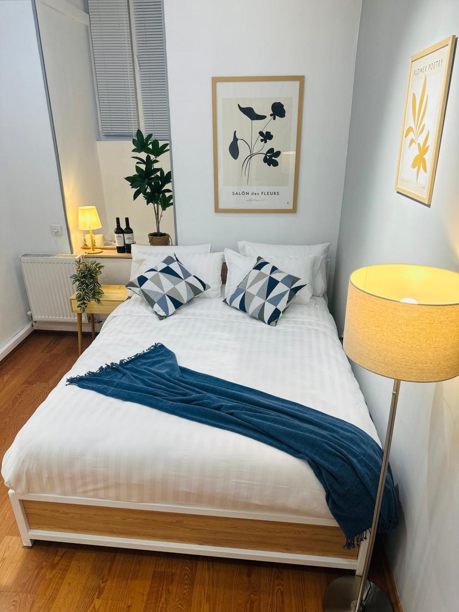 Double Room Private External Bathroom