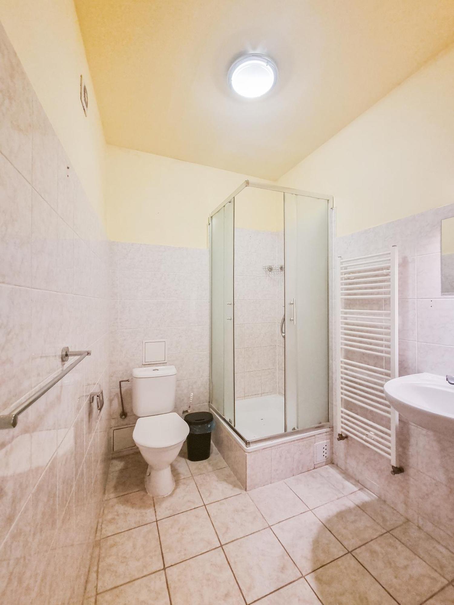 Double or Twin Room with Shower