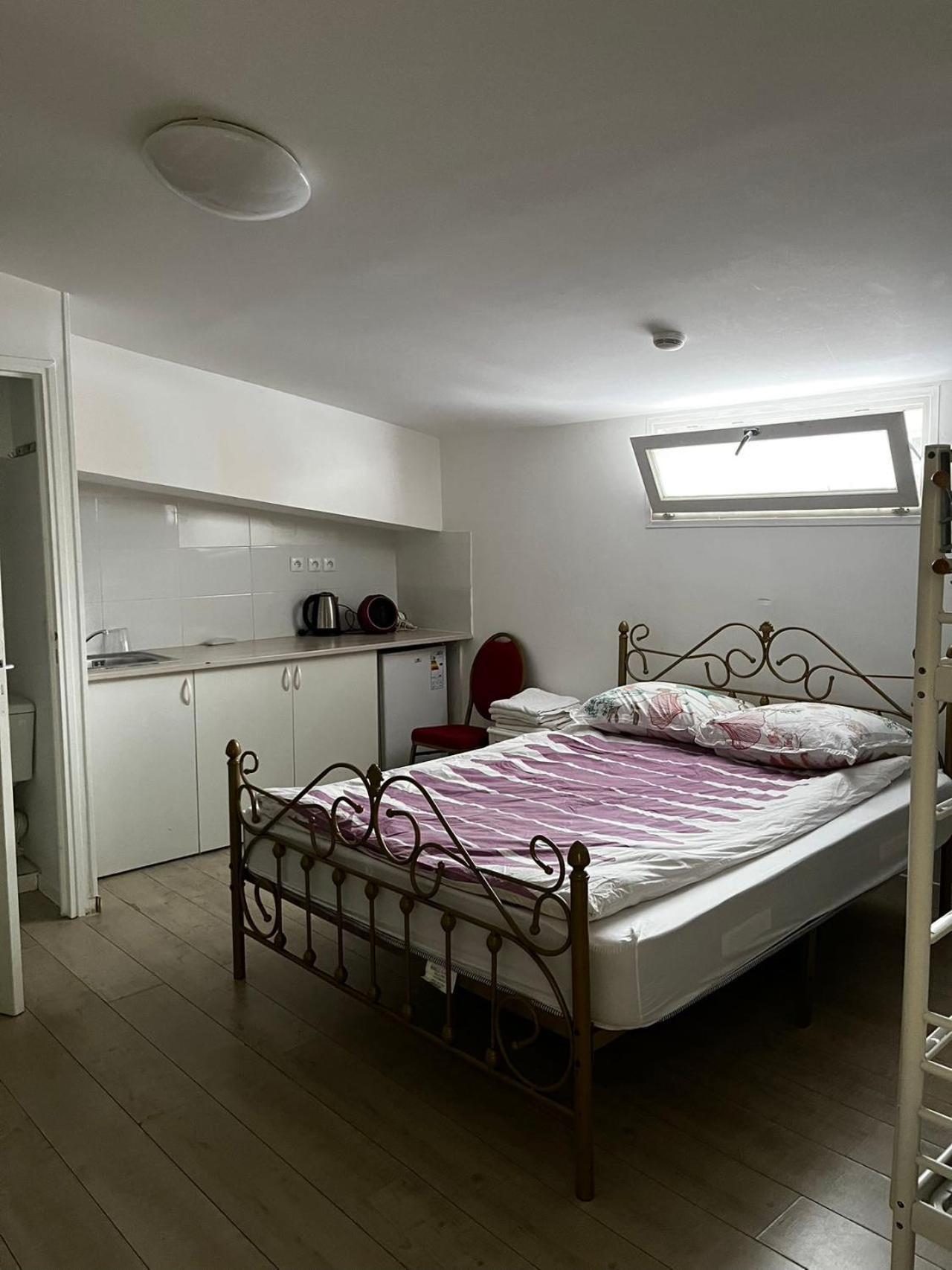 Single Bed Female Dormitory Room,1618791526:JPEG
